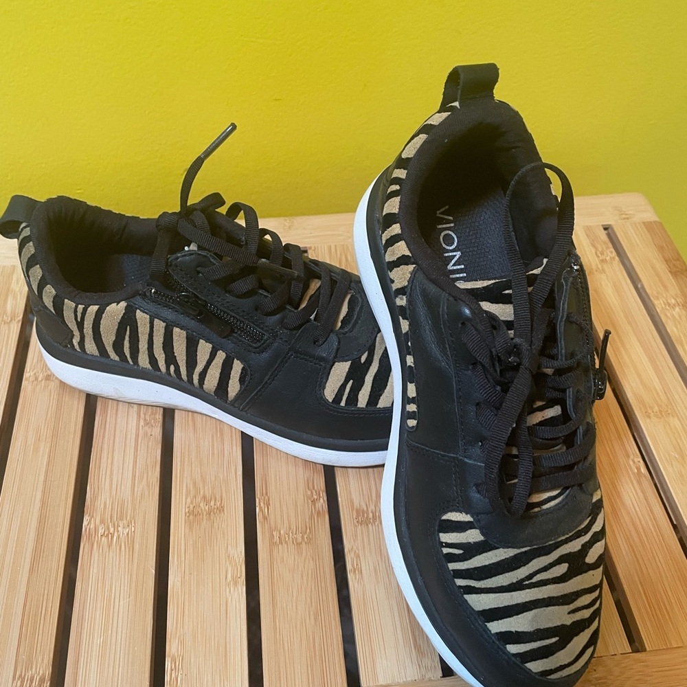 Vionic Women  Remi Tiger Animal Print Leather Black Sneakers  Size 6